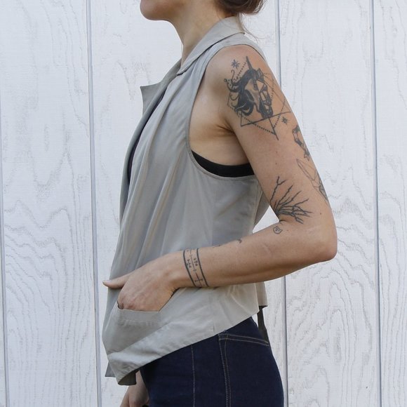 Grey Silk Vest - Picture 4 of 11